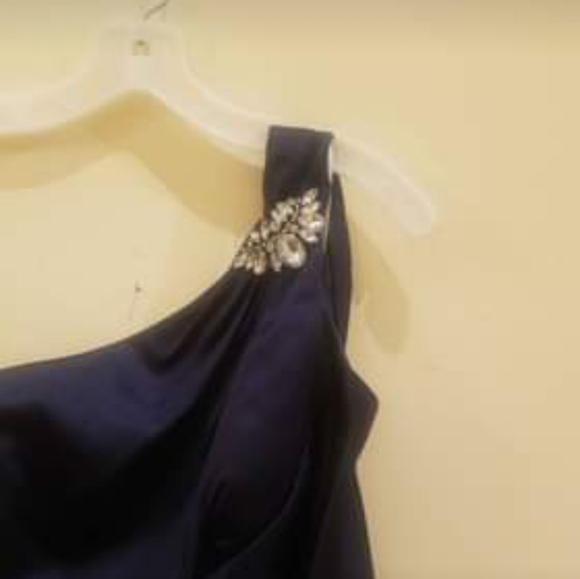 Gawn - Picture 4 of 5